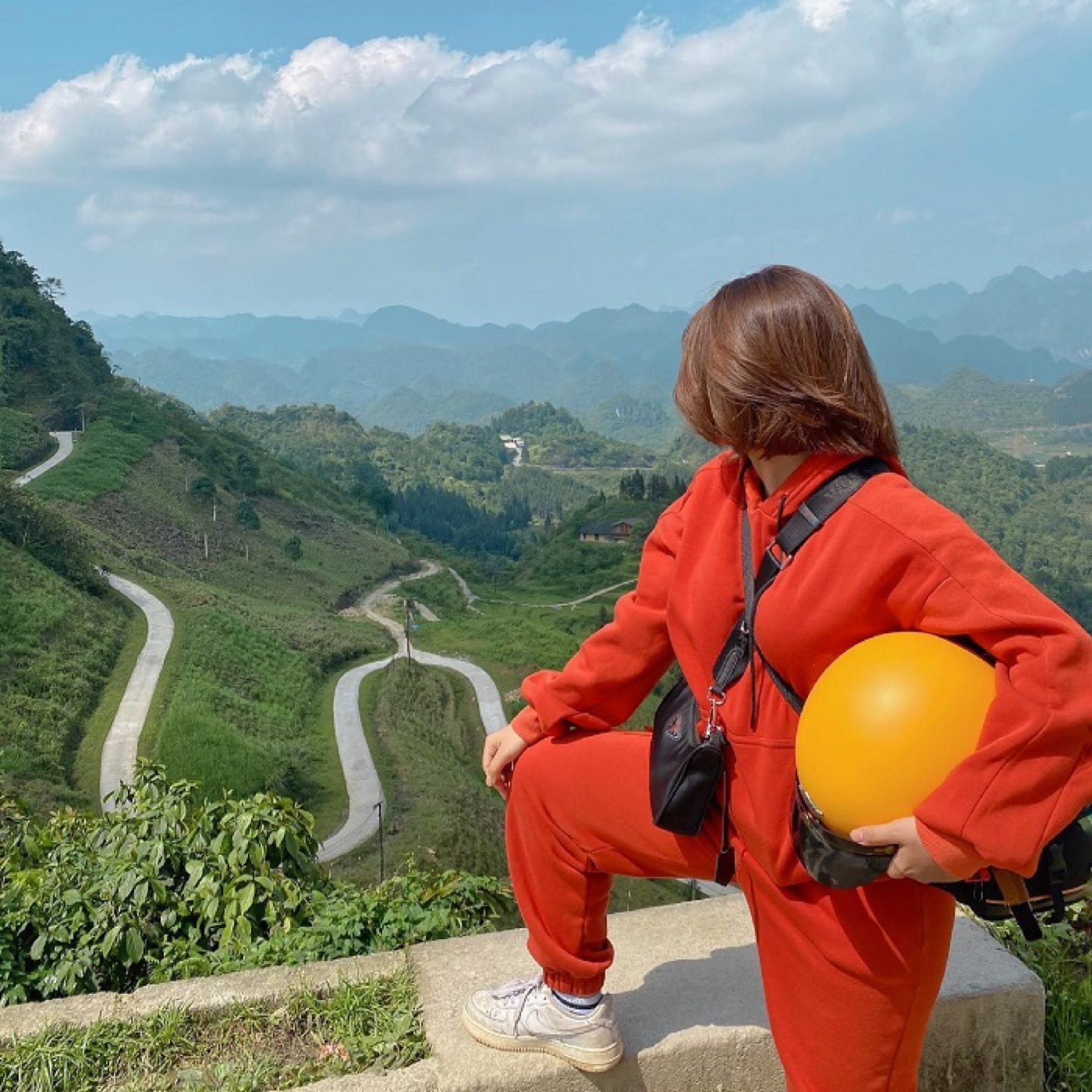 Cung đường đèo uốn lượn nhìn từ điểm cất cánh Quản Bạ