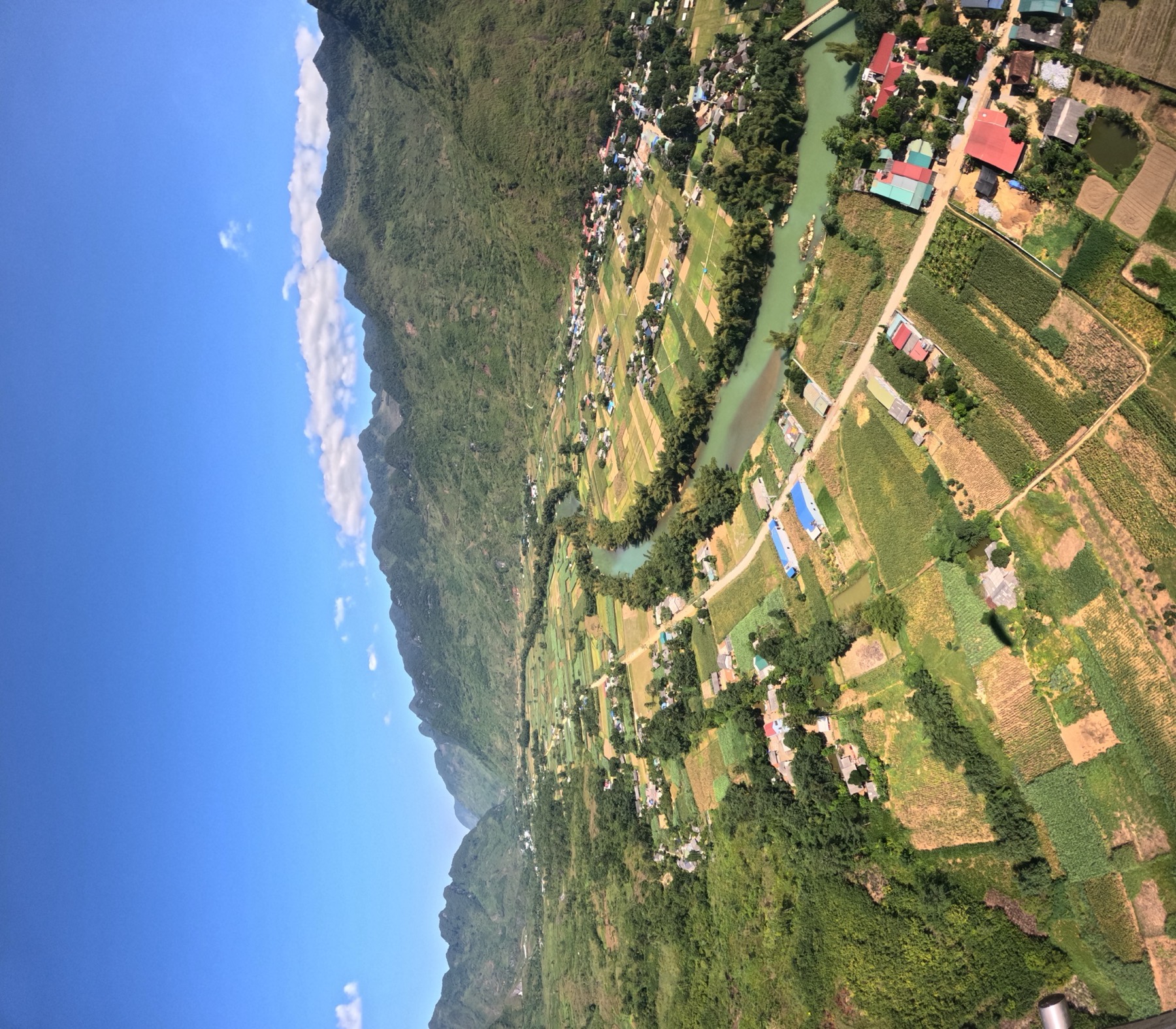 Thung lũng, ruộng và dòng sông Quản Bạ