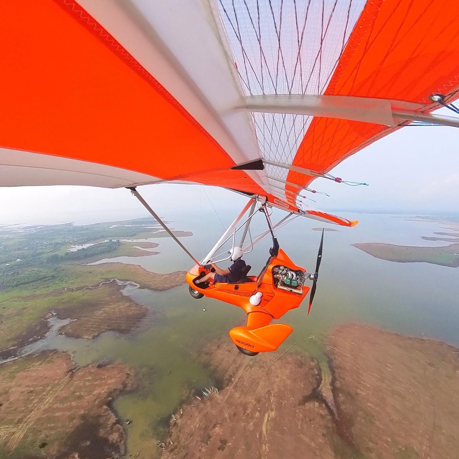 Pilot Luyện điều khiển trike cánh delta màu cam